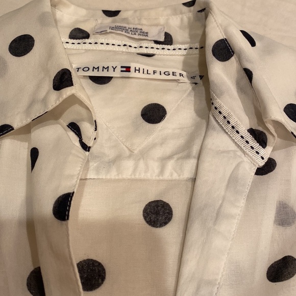 Adorable navy and white polka dot Tommy Hilfiger blouse, 4 - Picture 2 of 12